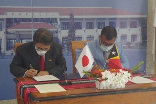Ambassador Kinefuchi and H.E. Mr Julião da Silva Signing