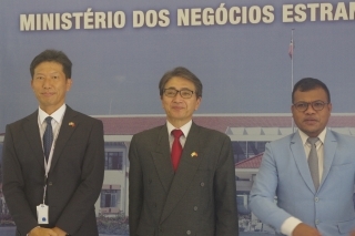 (hosi karuk)Sr. Goto, Embaixador Kinefuchi, S. E. Sr. Julião da Silva